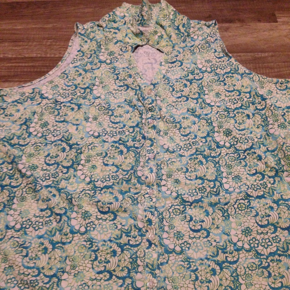 🌟 Catherine's Floral Button up Tank 🌟